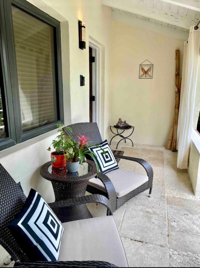 Seaside Haven: Gated 2-Bedroom with Den and Parking Miami Exterior photo